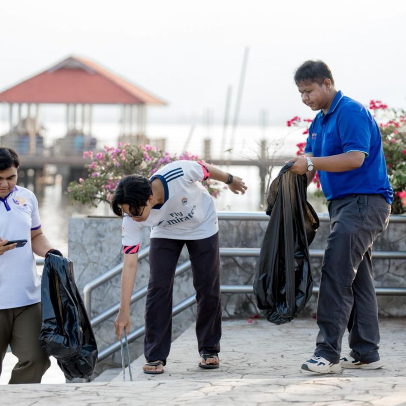 Volunteer students from the University of Phayao p