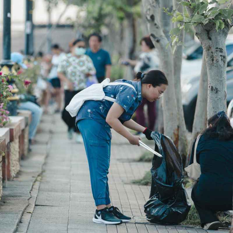 Volunteer students from the University of Phayao p