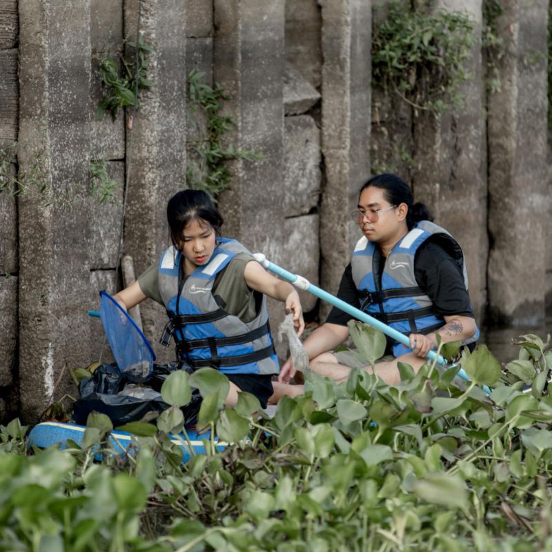 Volunteer students from the University of Phayao p