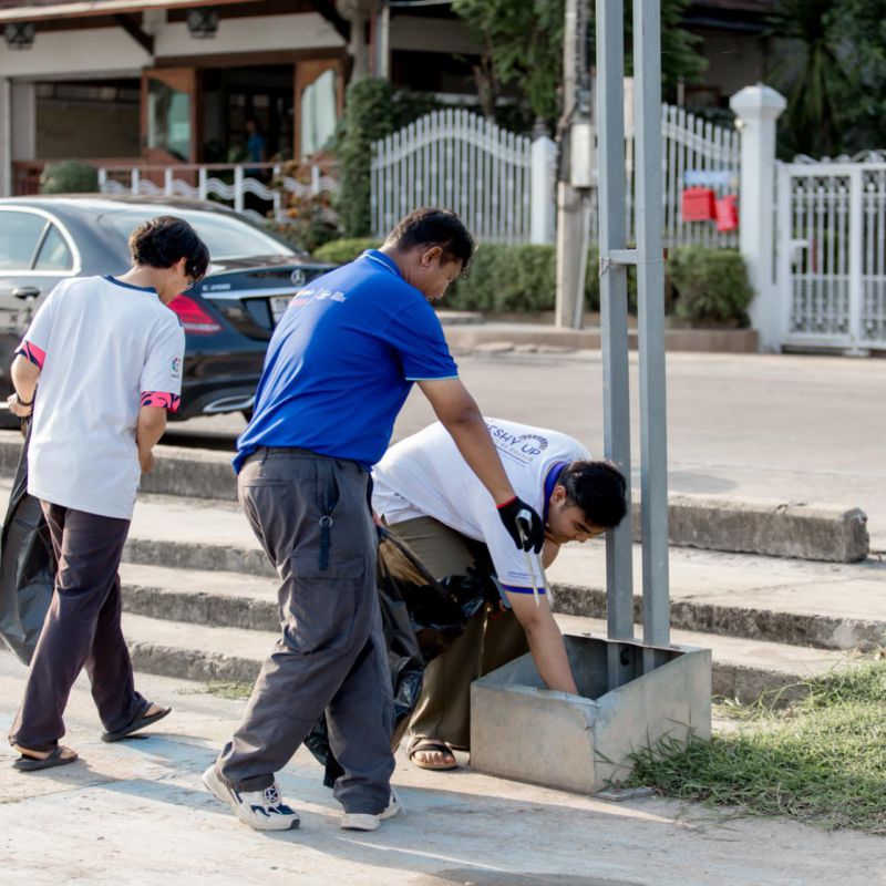 Volunteer students from the University of Phayao p