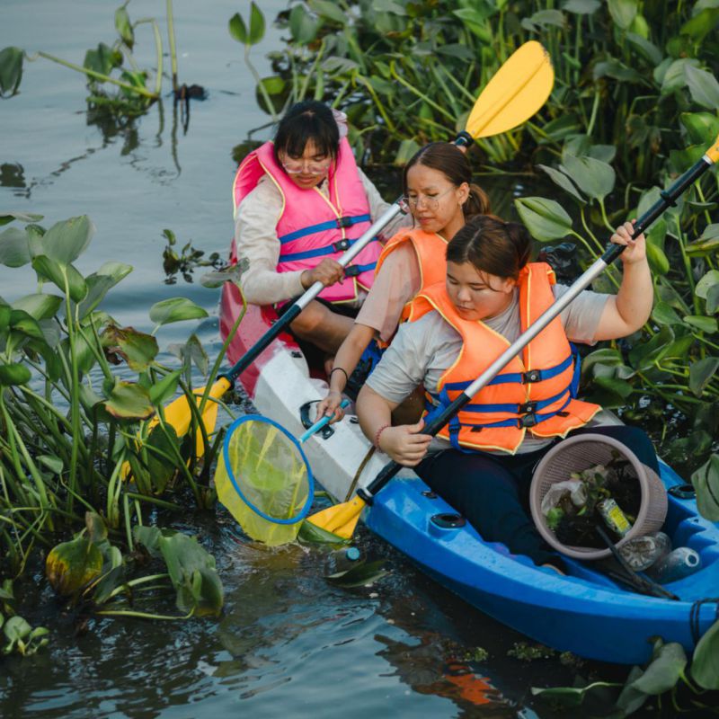 Volunteer students from the University of Phayao p